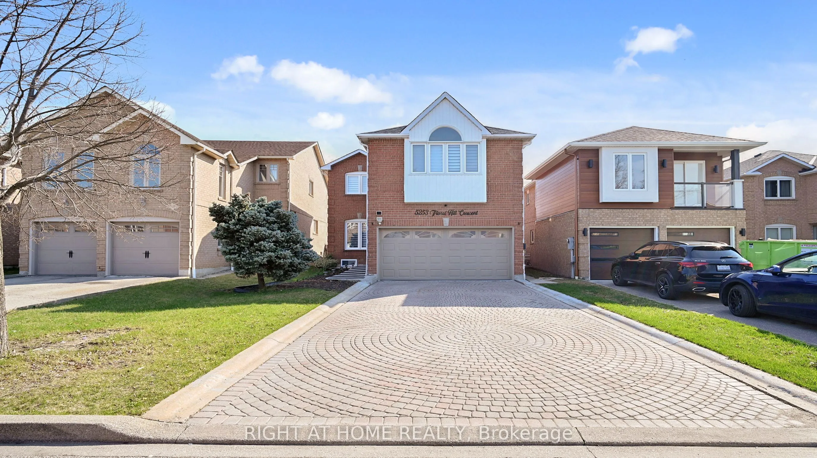 5253 Floral Hill Crescent, ON L5V 1V4