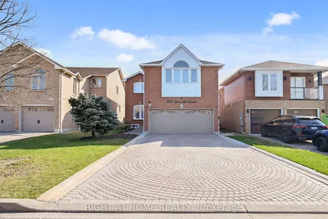 5253 Floral Hill Crescent, ON L5V 1V4