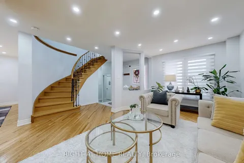 5253 Floral Hill Crescent, ON L5V 1V4