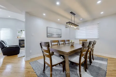 5253 Floral Hill Crescent, ON L5V 1V4