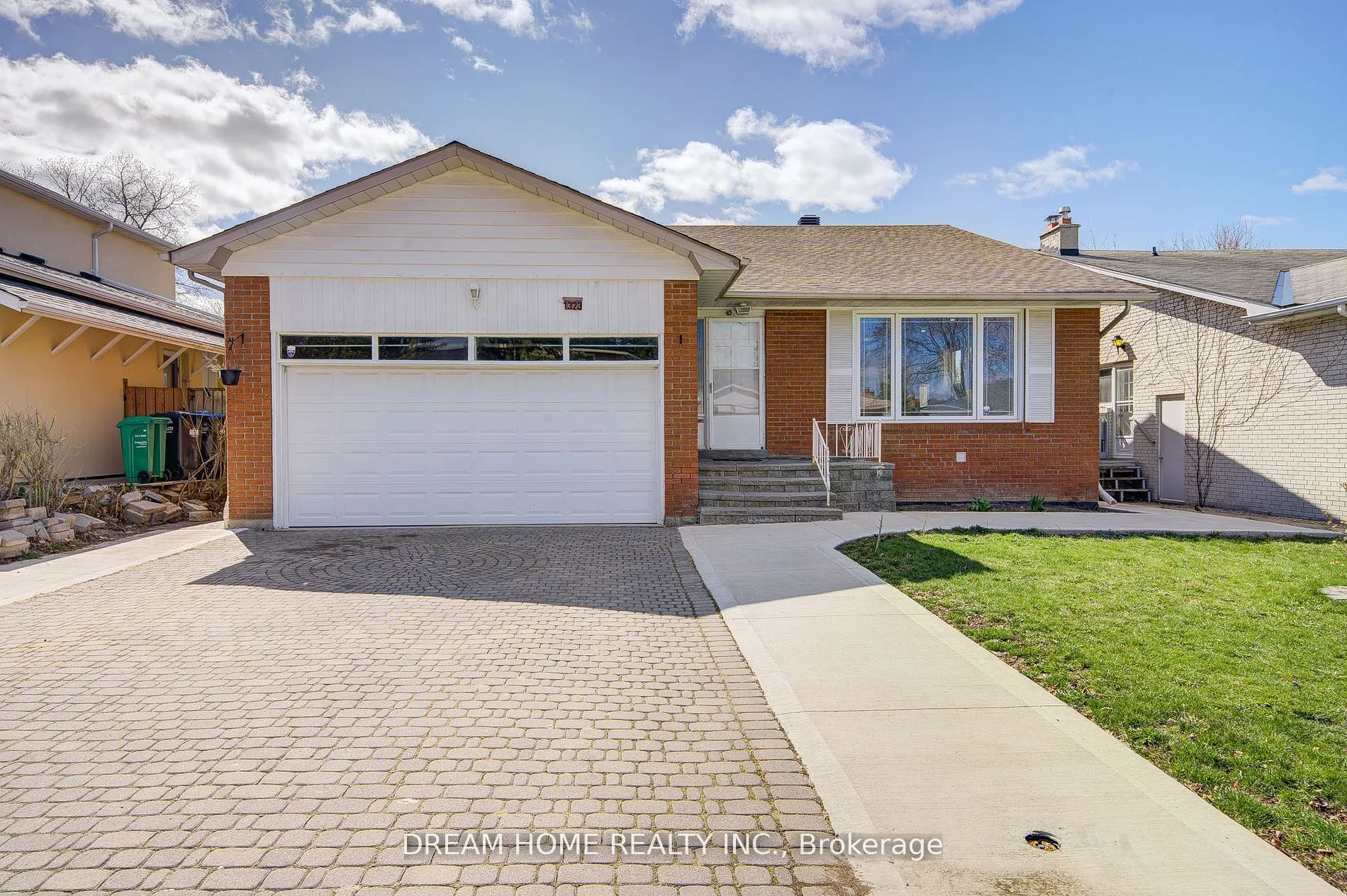 1323 Shamir Crescent, ON L5C 1L2