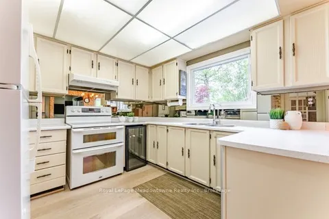 690 Robertson Crescent, ON L9T 4V5