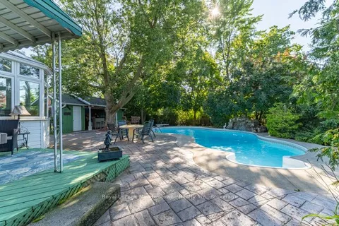 690 Robertson Crescent, ON L9T 4V5