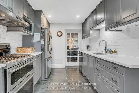 212 Symington Avenue, ON M6P 3W6