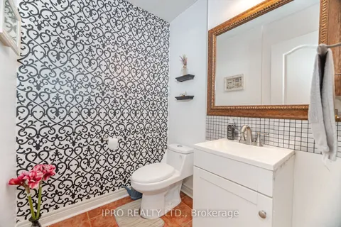 932 Ledbury Crescent, ON L5V 2R3