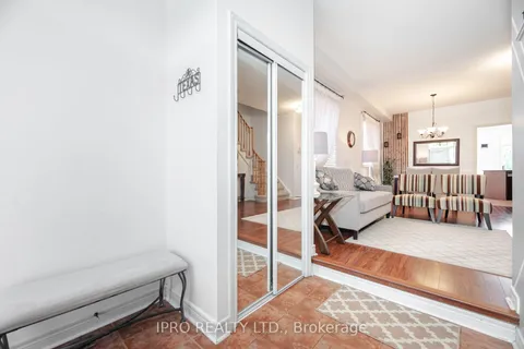 932 Ledbury Crescent, ON L5V 2R3