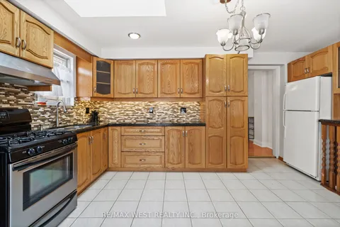 102 Eileen Avenue, ON M6N 1V4