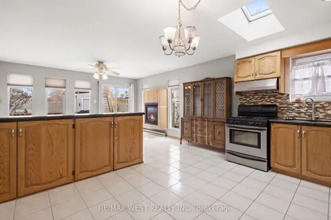 102 Eileen Avenue, ON M6N 1V4