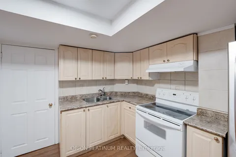 7137 Lowville Heights, ON L5N 8E7