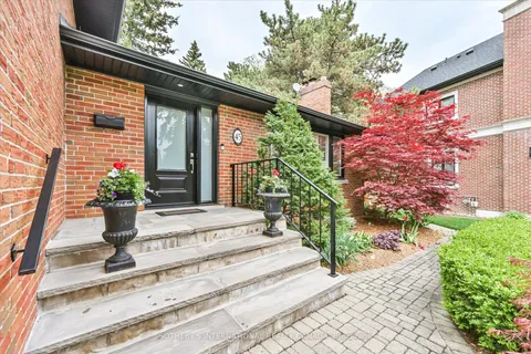 45 Bromley Crescent, Toronto, ON M9A 3X1