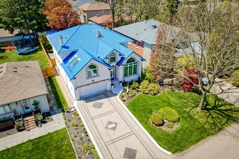18 Northglen Avenue, ON M9B 4R6