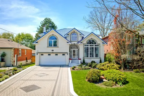 18 Northglen Avenue, ON M9B 4R6