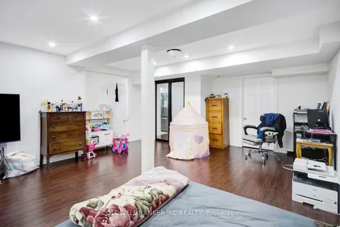 25 Hollowgrove Boulevard, ON L6P 1B1