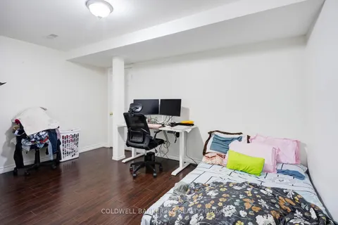 25 Hollowgrove Boulevard, ON L6P 1B1
