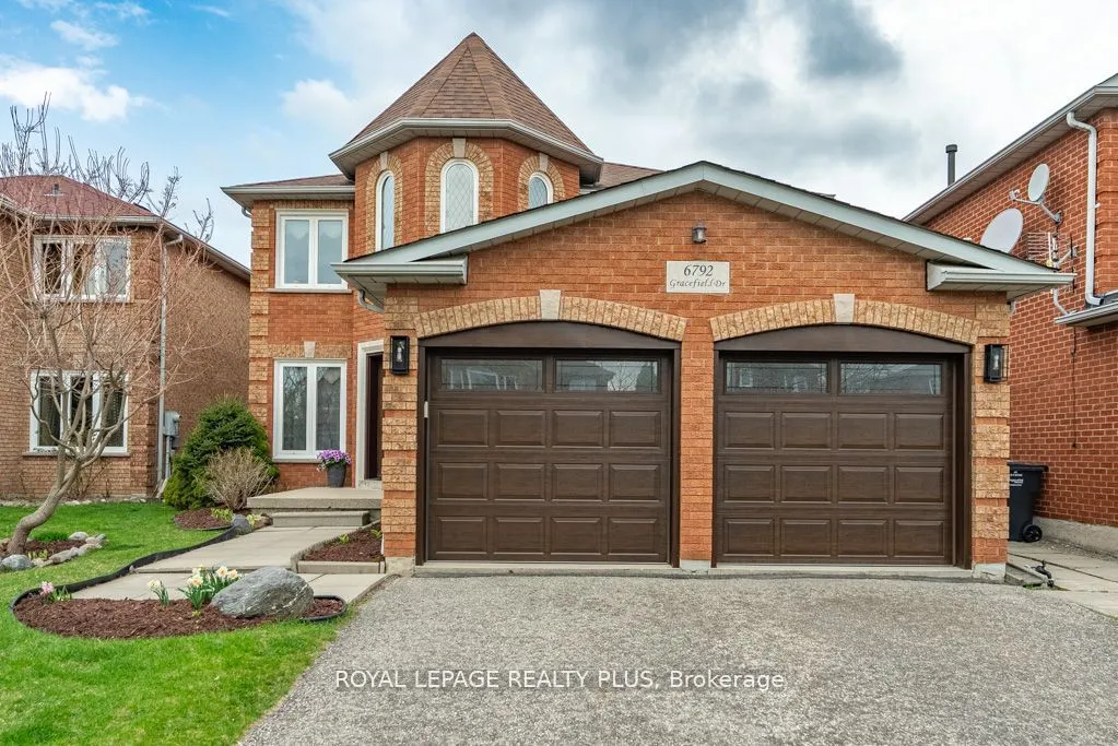6792 Gracefield Drive, Mississauga, ON L5N 6T5
