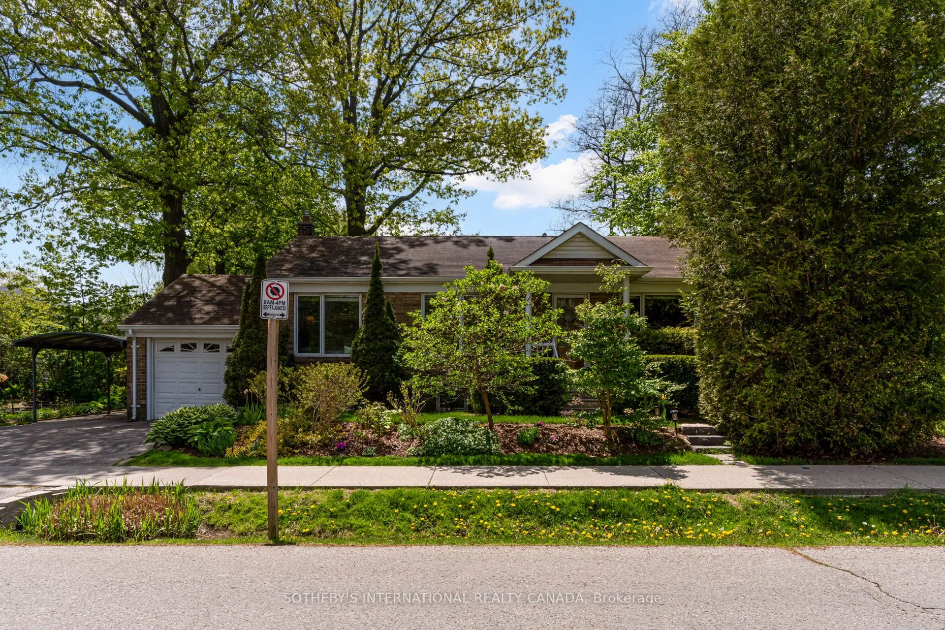 1226 Crossfield Bend, ON L5G 3P2