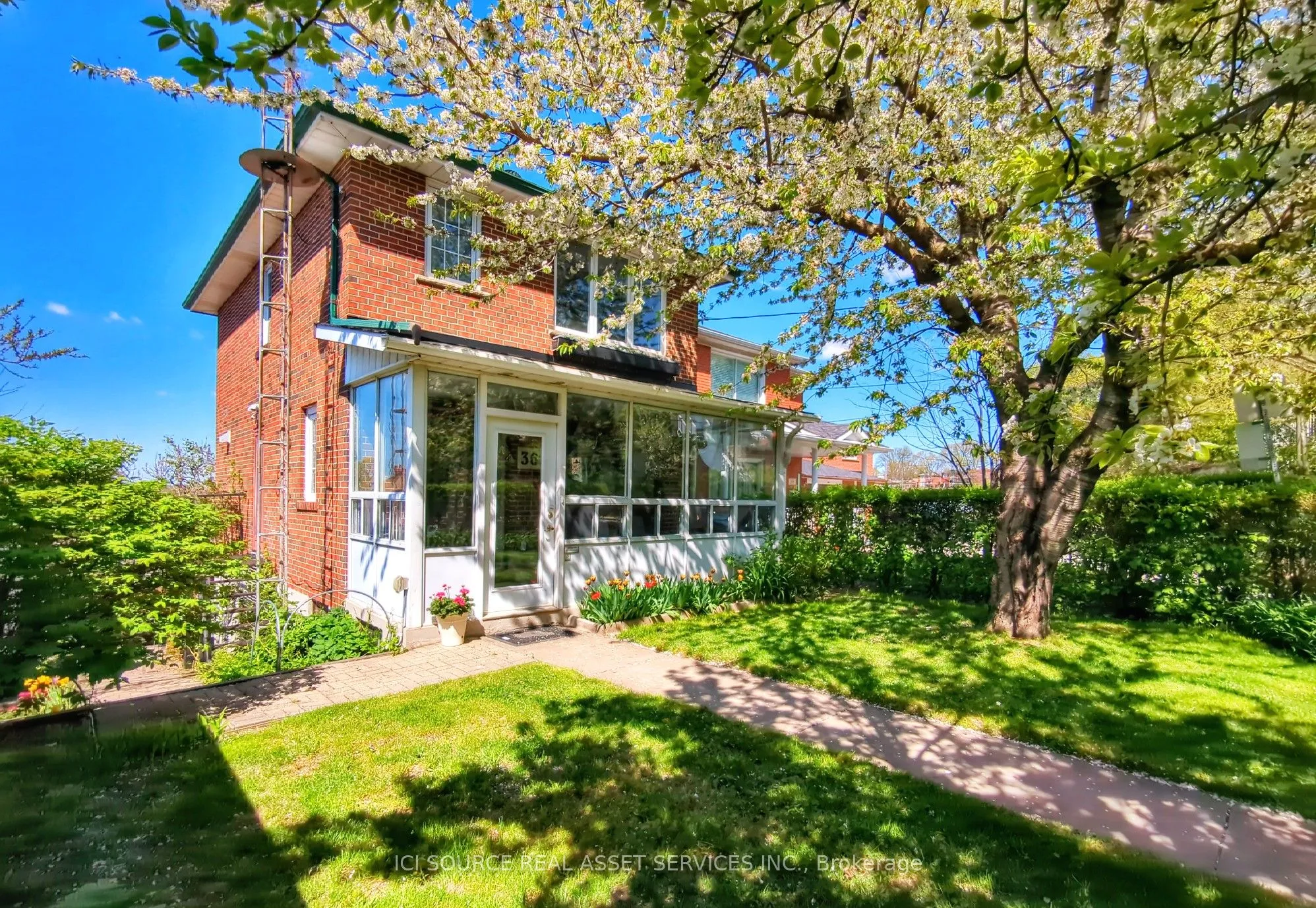 362 Silverthorn Avenue, ON M6M 3G8