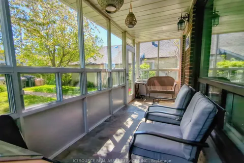 362 Silverthorn Avenue, ON M6M 3G8