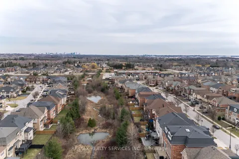 9 Interlacken Drive, Brampton, ON L6X 0Y1