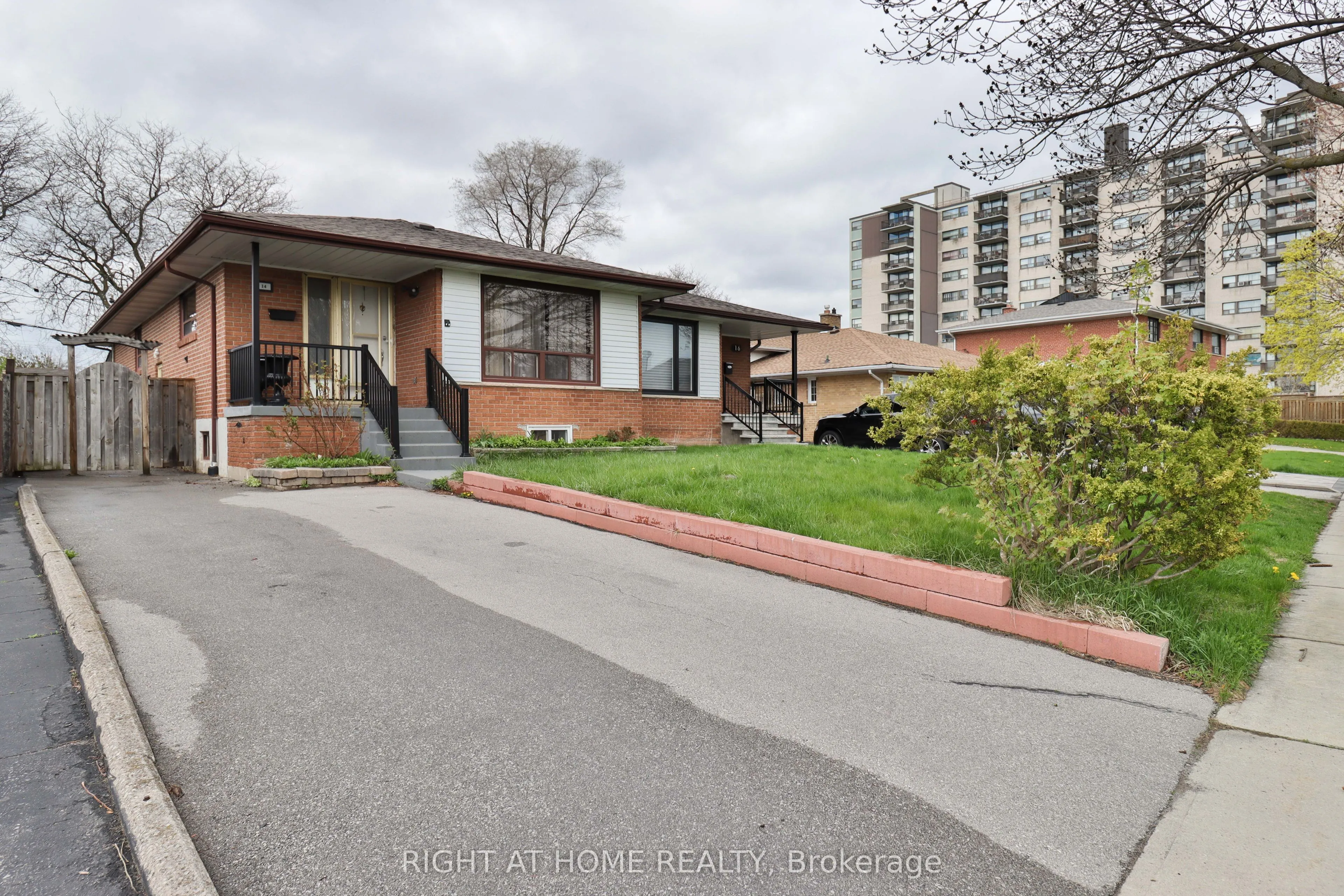 14 Midden Crescent, Toronto, ON M9R 3L8