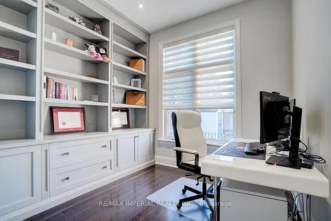 105 Eaglewood Boulevard, ON L5G 1V8