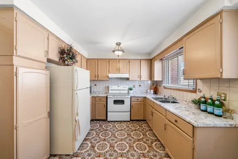 232 Chalfield Lane, ON L4Z 1L5