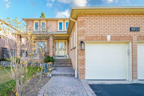 1074 Bradbury Chase, ON L5V 1J7