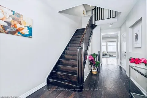 106 HANSON Crescent, ON L9T 8L5