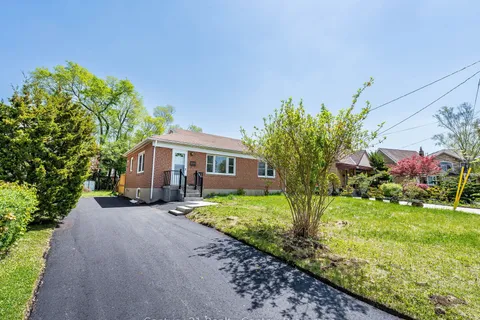 7 Sunray Crescent, ON M3M 2C4