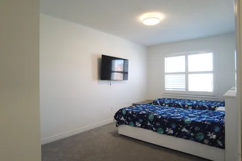 142 Sky Harbour Drive, ON L6Y 0V1