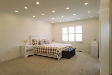 142 Sky Harbour Drive, ON L6Y 0V1