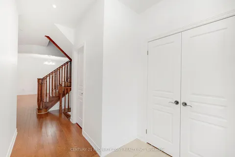 9 Lisson Crescent, ON L6X 5H8