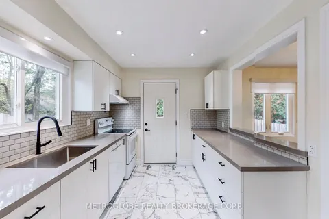 1480 Freeport Drive, ON L5C 1S8