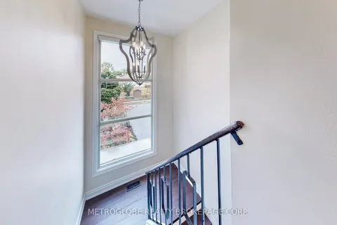 1480 Freeport Drive, ON L5C 1S8