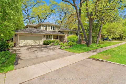 347 Pinetree Way, ON L5G 2R4