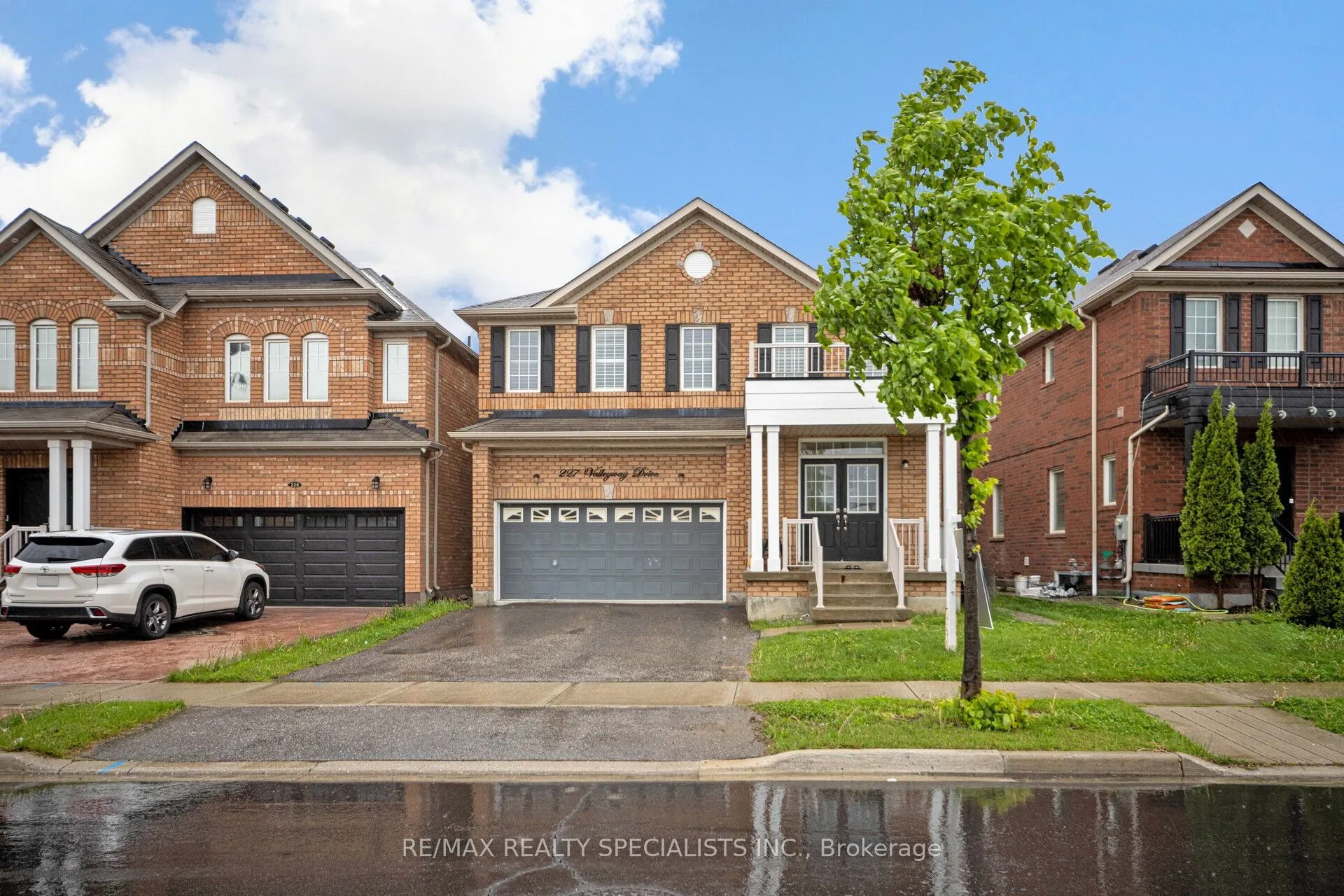 227 Valleyway Drive, ON L6X 0N9