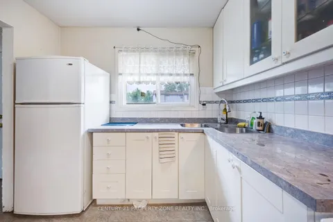 9 Havenbrook Court, ON L6S 2B4