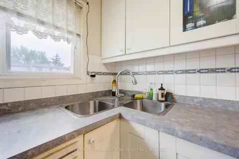 9 Havenbrook Court, ON L6S 2B4