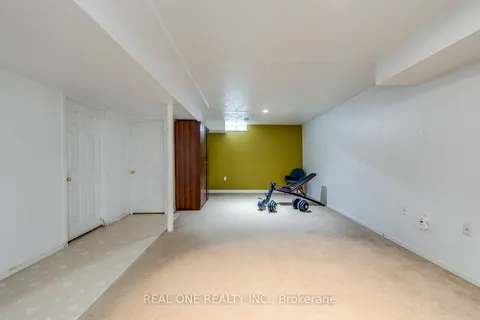845 Winterton Way, ON L5V 1Z5