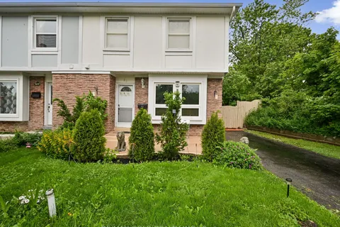 98 Centre Street, ON L6V 2Z3
