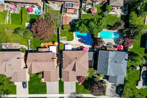 1532 Lovelady Crescent, ON L4W 2Z1