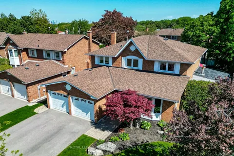 1532 Lovelady Crescent, ON L4W 2Z1