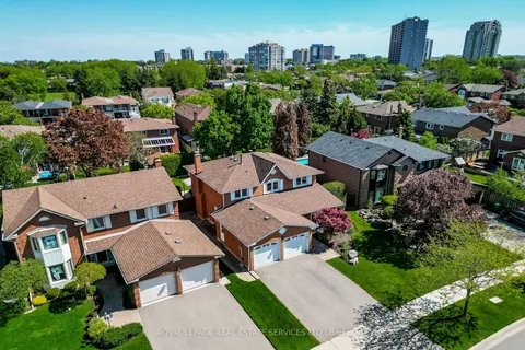 1532 Lovelady Crescent, ON L4W 2Z1