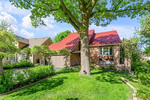 18 Trillium Court, Brampton, ON L6S 3L8