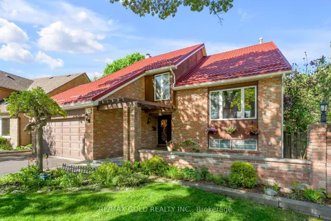 18 Trillium Court, Brampton, ON L6S 3L8