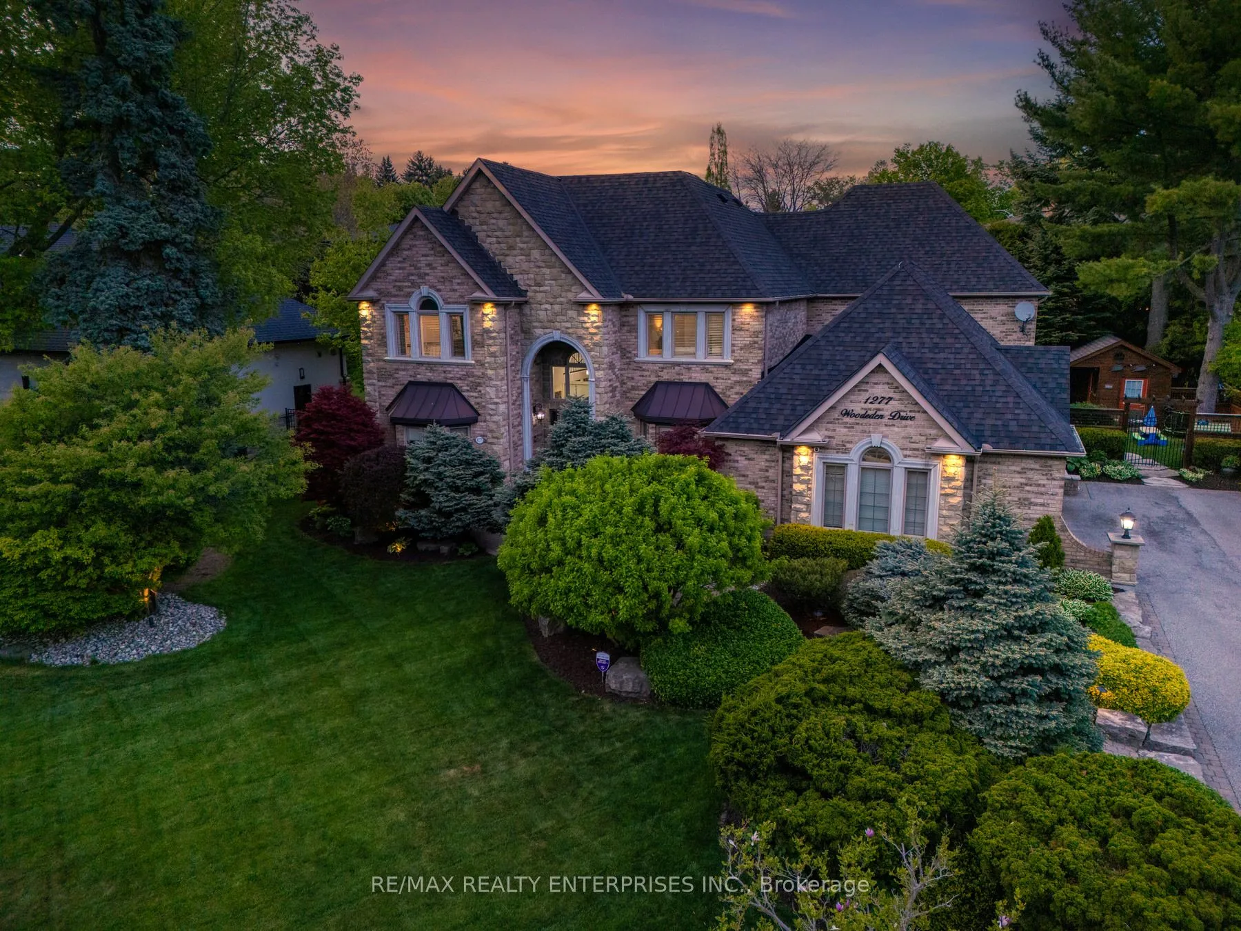 1277 Woodeden Drive, ON L5H 2T7