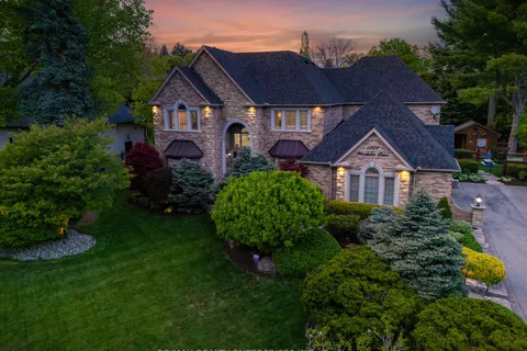 1277 Woodeden Drive, ON L5H 2T7