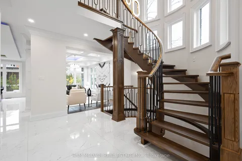 72 Oakes Drive, ON L5G 3M1