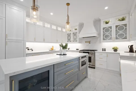72 Oakes Drive, ON L5G 3M1