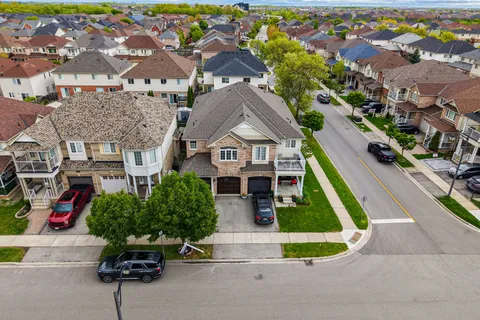 166 Hampshire Way, ON L9T 6B7